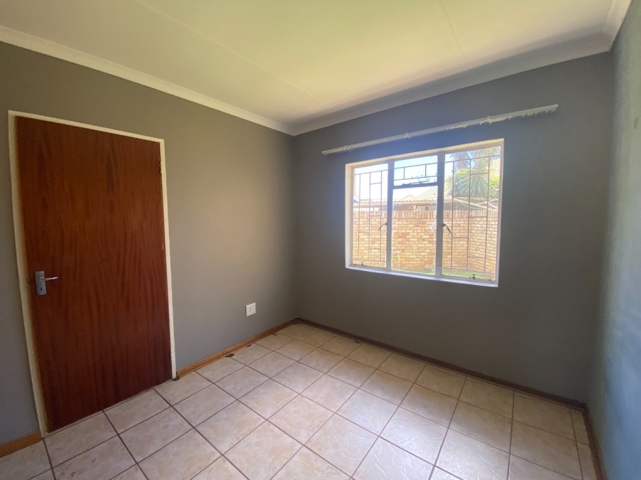 2 Bedroom Property for Sale in Roylglen Gardens Northern Cape